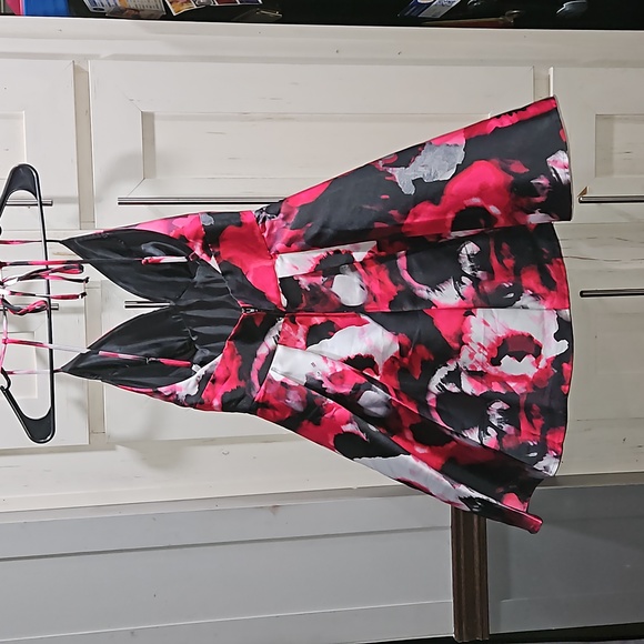 Dress - Picture 2 of 4